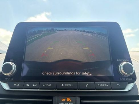 Used 2024 Nissan Altima 2.5 SV FWD image 24