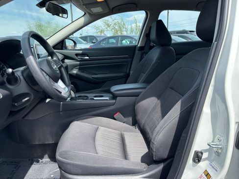 Used 2025 Nissan Altima 2.5 SV FWD image 27