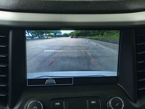 Used 2021 GMC Acadia SLE FWD image 30