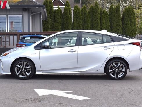 Used 2022 Toyota Prius XLE image 9