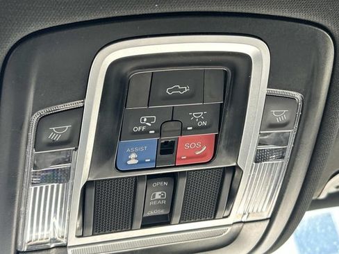 Used 2023 RAM 1500 Laramie AWD/4WD image 32