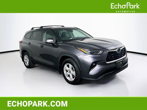Used 2023 Toyota Highlander LE image 1
