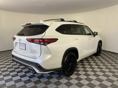 Used 2023 Toyota Highlander XSE AWD/4WD image 9