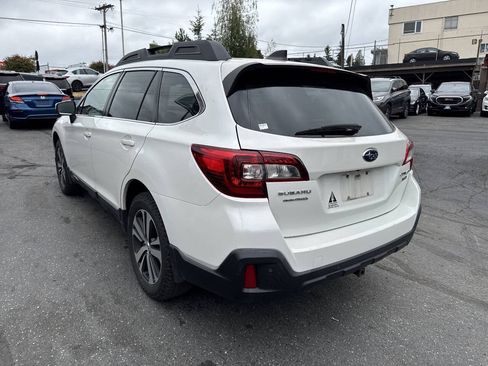 Used 2018 Subaru Outback 3.6R Limited AWD/4WD image 2