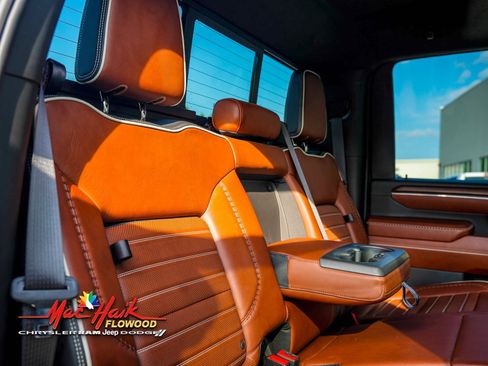 Used 2024 GMC Sierra 2500 Denali Ultimate image 12