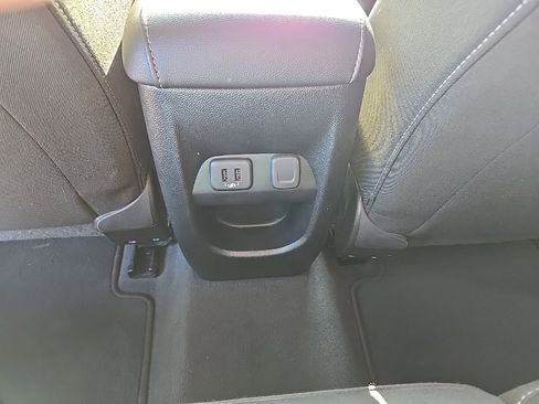 Used 2021 Chevrolet Colorado LT w/ Safety Package image 17