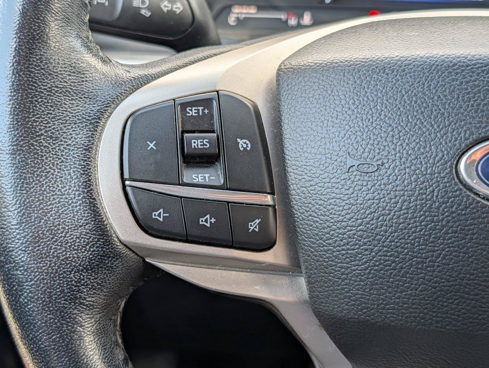 Used 2022 Ford Explorer XLT w/ Equipment Group 202A AWD/4WD image 24