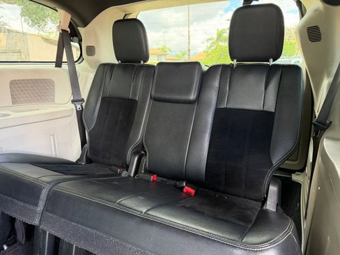 Used 2017 Dodge Grand Caravan SXT image 13