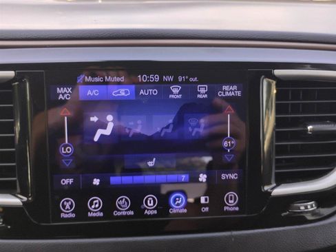 Used 2017 Chrysler Pacifica Touring-L w/ Tire & Wheel Group FWD image 25