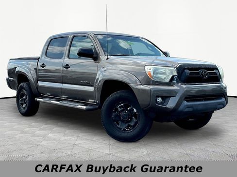 Used 2015 Toyota Tacoma PreRunner w/ SR5 Package RWD image 3