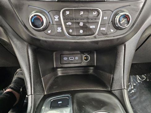 Used 2021 Chevrolet Equinox LT w/ Driver Convenience Package image 18