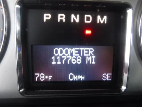 Used 2011 Cadillac Escalade Luxury image 26