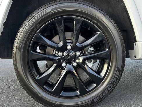 Certified 2022 Jeep Grand Cherokee Laredo X image 20