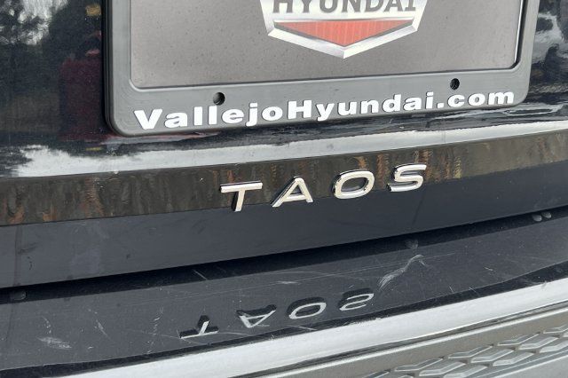 Used 2025 Volkswagen Taos SE FWD image 35