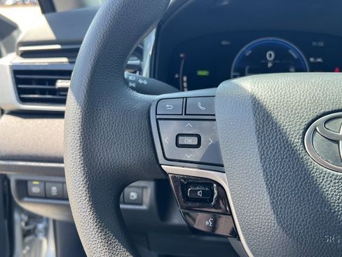 Used 2025 Toyota Camry LE w/ Convenience Package image 11