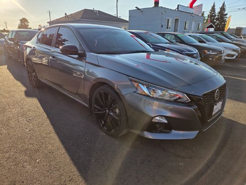 Used 2022 Nissan Altima 2.5 SR w/ Midnight Edition Package FWD image 5