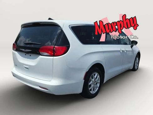 Used 2023 Chrysler Voyager LX FWD image 7