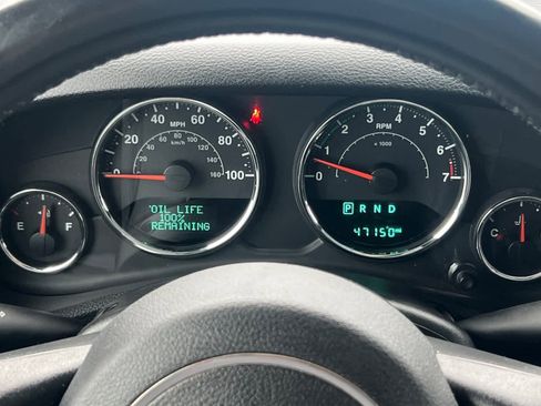 Used 2017 Jeep Wrangler Unlimited Rubicon w/ Connectivity Group image 30