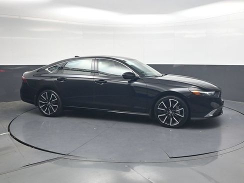 Used 2025 Honda Accord Touring image 4