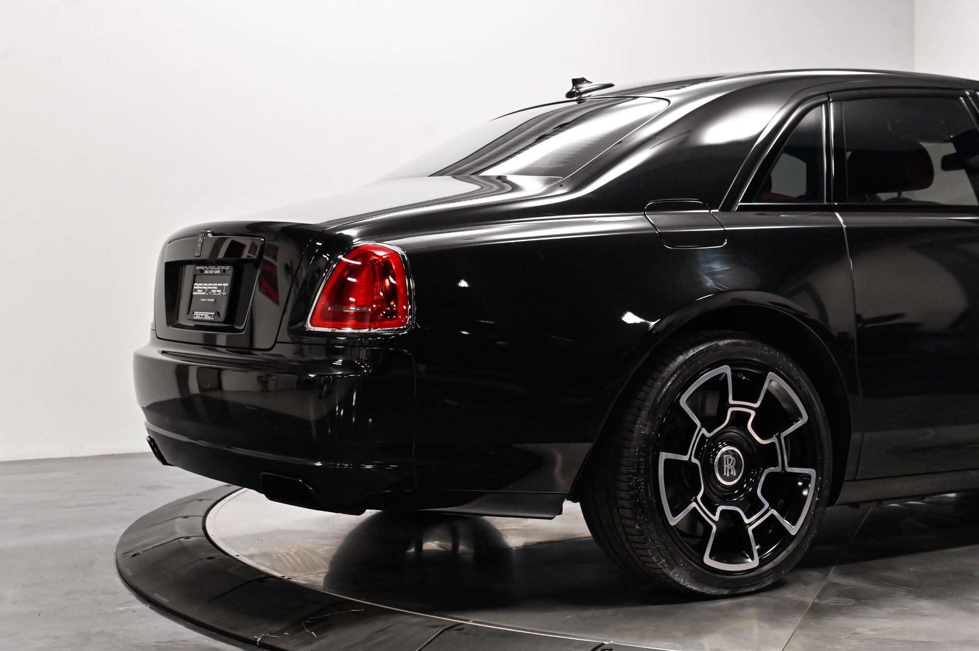 Used 2017 Rolls-Royce Ghost RWD image 38