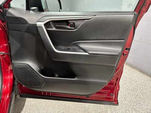 Used 2022 Toyota RAV4 LE w/ Carpet Mat Package (TMS) AWD/4WD image 17