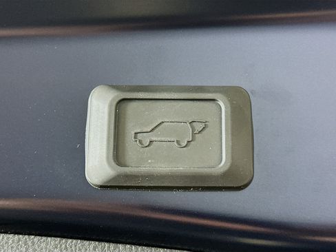 Used 2025 Toyota RAV4 XLE Premium image 31