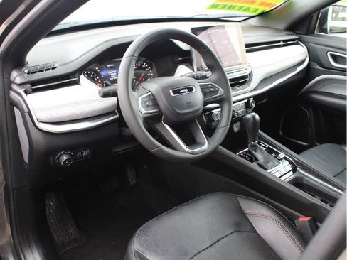 Used 2023 Jeep Compass Latitude AWD/4WD image 12