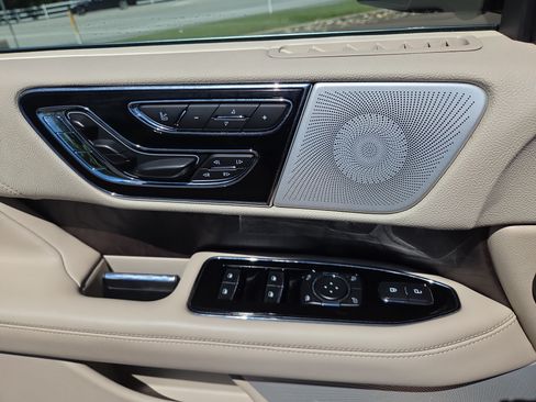 Used 2021 Lincoln Navigator L Reserve w/ Luxury Package AWD/4WD image 35