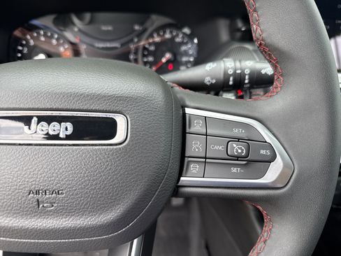 Used 2025 Jeep Compass Trailhawk AWD/4WD image 26