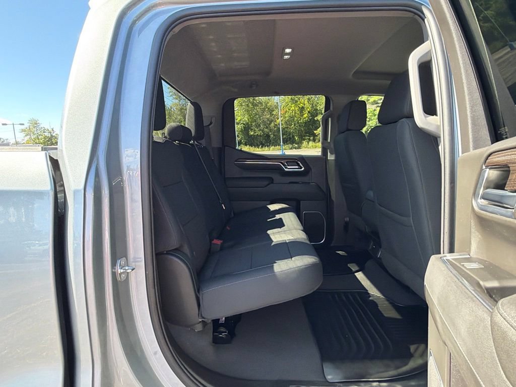 Used 2023 Chevrolet Silverado 1500 LT AWD/4WD image 32