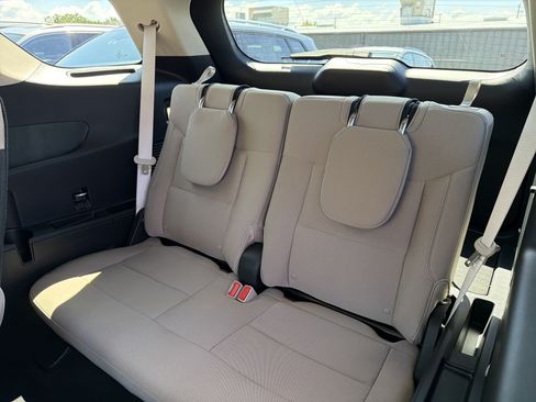 Used 2023 Ford Explorer XLT AWD/4WD image 25