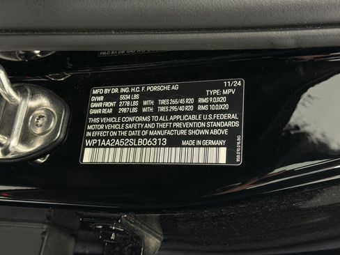 Certified 2025 Porsche Macan image 59