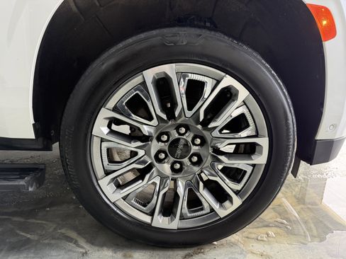 Used 2023 GMC Yukon Denali Ultimate image 32