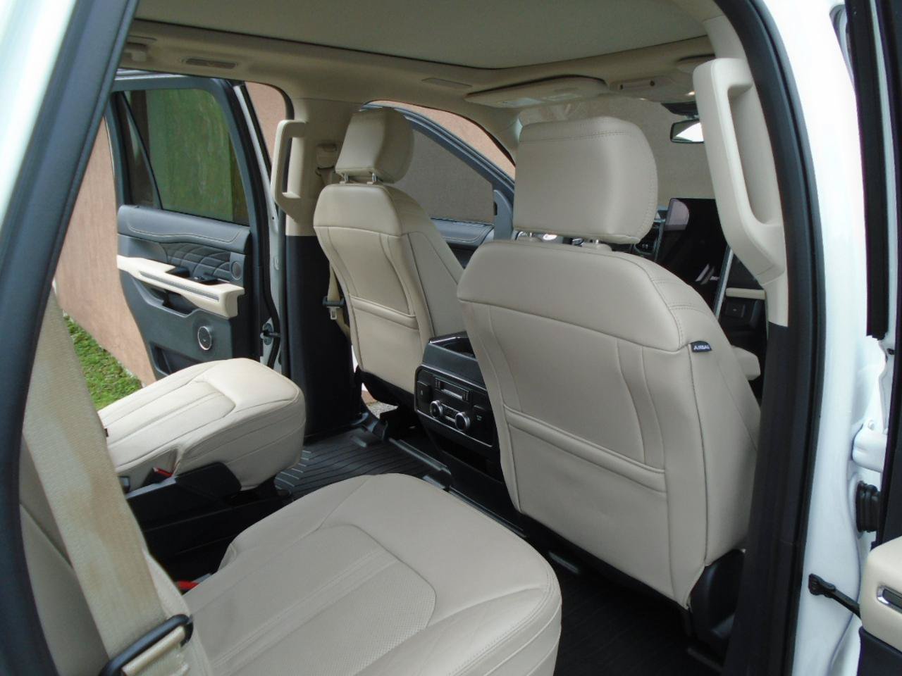 Used 2024 Ford Expedition Platinum RWD image 12