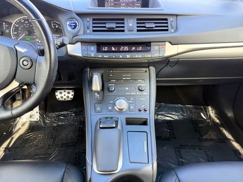 Used 2016 Lexus CT 200h 5dr Hybrid w/ Navigation Package image 10