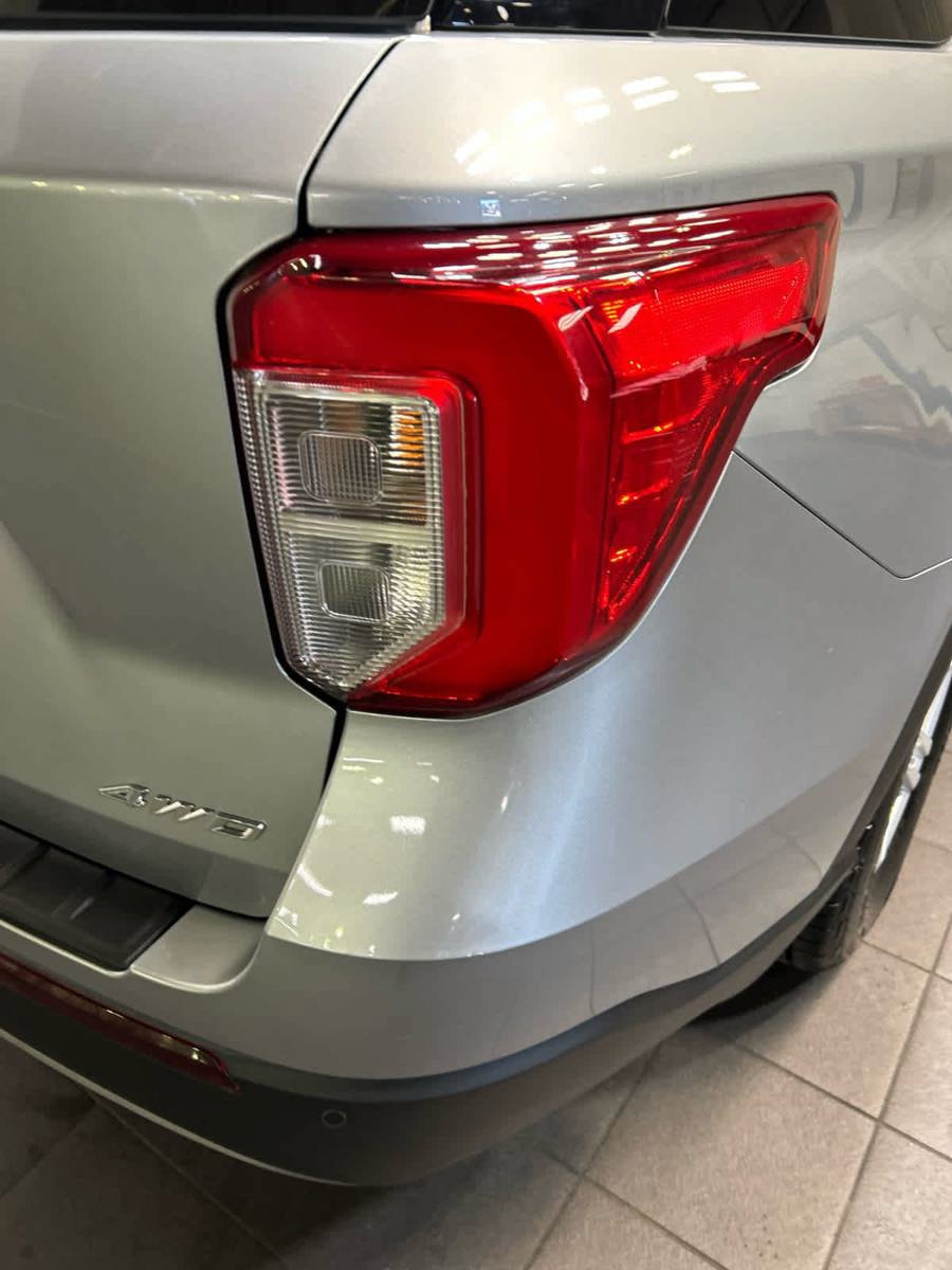 Used 2022 Ford Explorer XLT w/ Equipment Group 202A AWD/4WD image 6