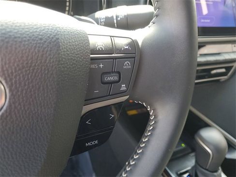 Used 2025 Toyota Camry SE w/ Convenience Package image 23