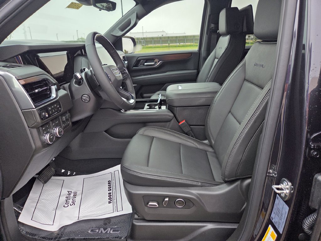 New 2026 GMC Yukon Denali w/ Denali Reserve Package AWD/4WD image 9