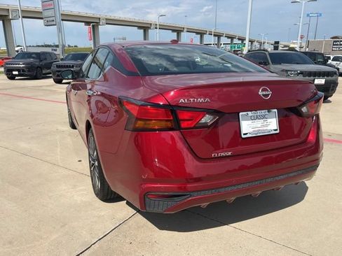 Used 2024 Nissan Altima 2.5 SV FWD image 7