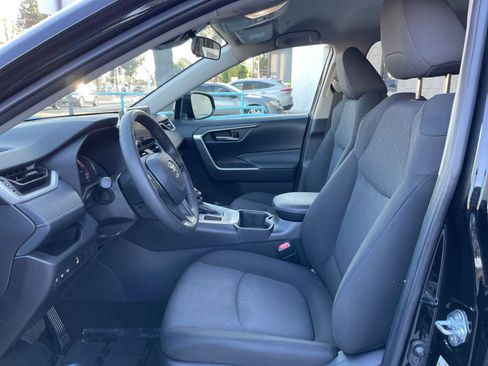 Used 2025 Toyota RAV4 XLE image 27
