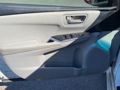 Used 2016 Toyota Camry SE FWD image 7