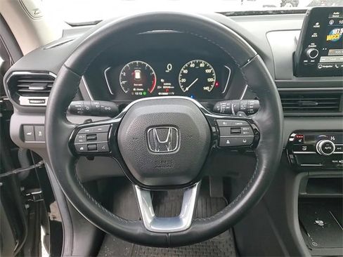 Used 2025 Honda Pilot Touring image 12