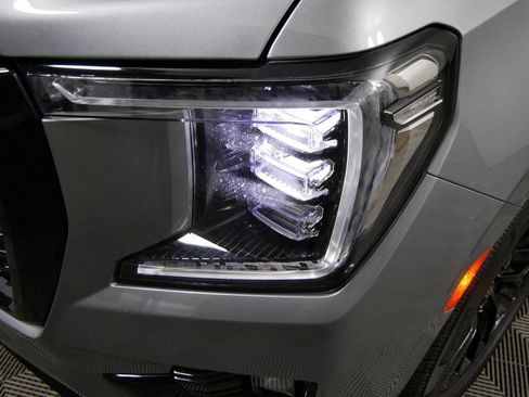 Used 2023 GMC Yukon Denali AWD/4WD image 11