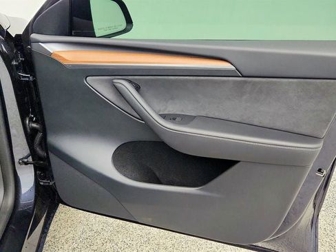 Used 2024 Tesla Model Y Long Range image 30