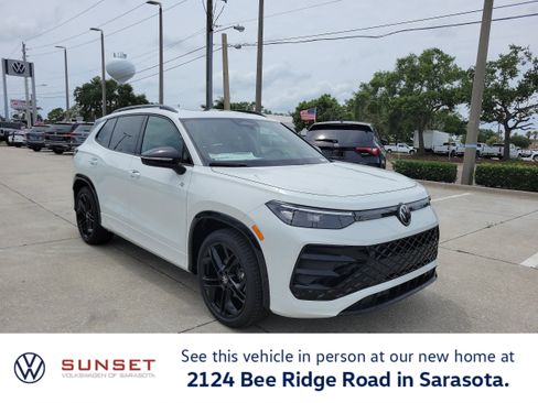 New 2026 Volkswagen Tiguan SE R-Line FWD image 1
