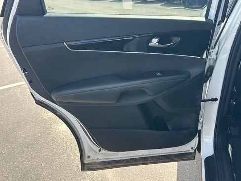 Used 2019 Kia Sorento FWD V6 image 21