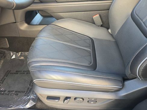 Certified 2025 INFINITI QX80 Sensory image 14