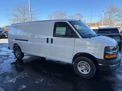 New 2025 Chevrolet Express 3500 Work Van w/ Driver Convenience Package
