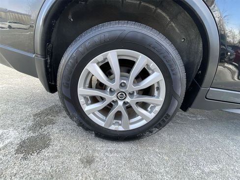 Used 2018 Nissan Rogue SV w/ Premium Package image 24