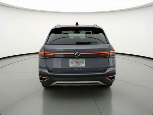 Used 2025 Volkswagen Taos SE image 7